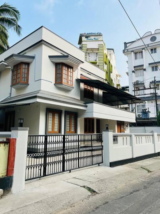 Home In Guruvayur-3 Bedroom 외부 사진